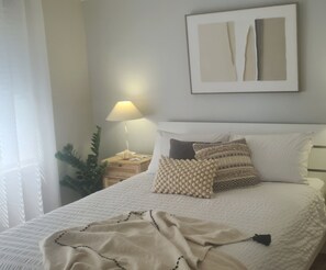 Iron/ironing board, internet, bed sheets