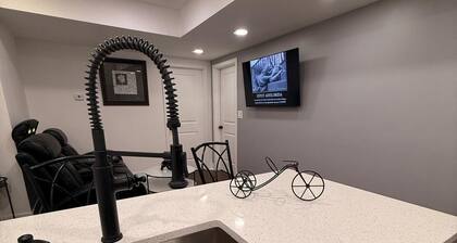 Welcoming 3-bedroom apartment with AC in East Chicago