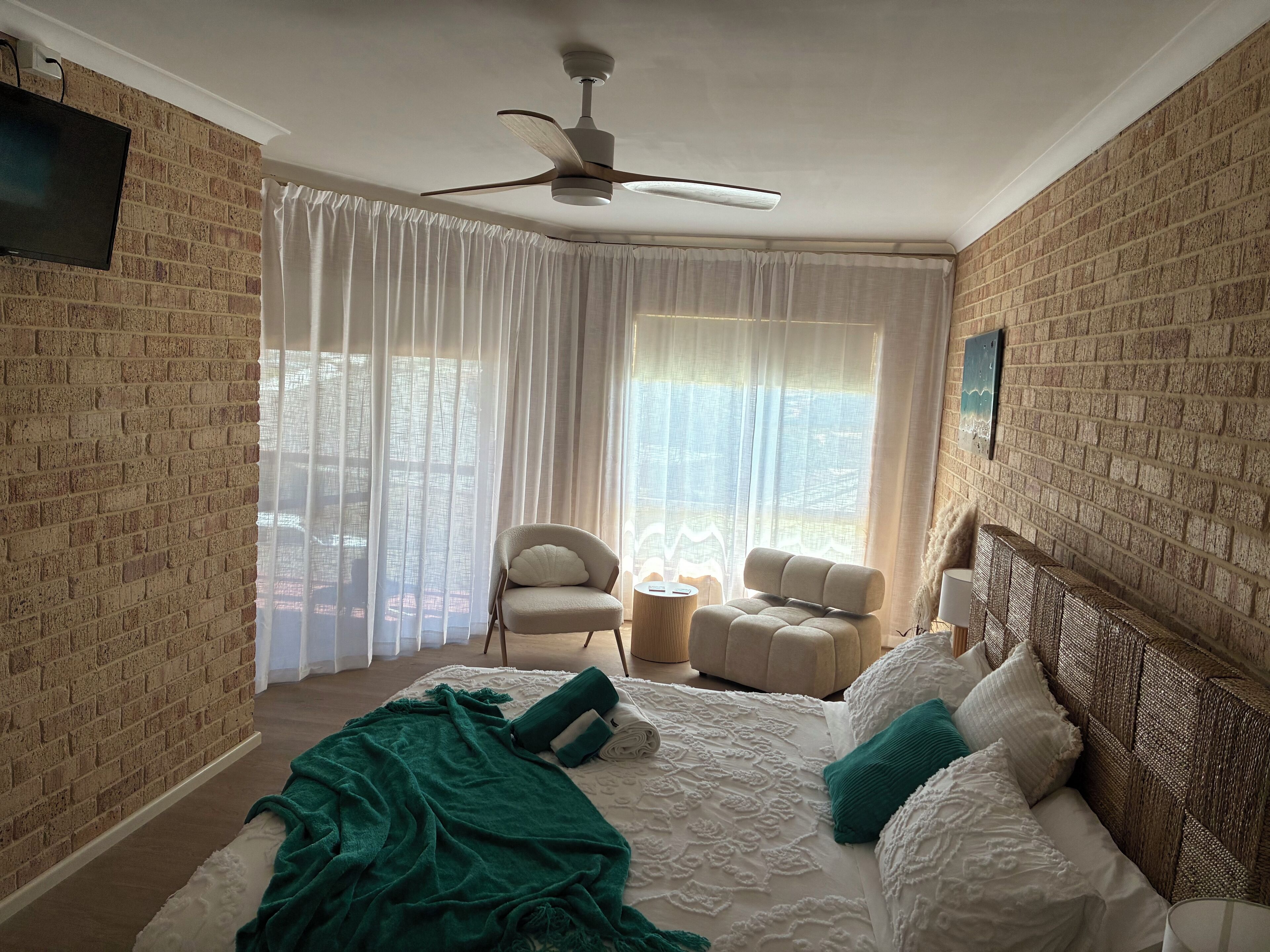 4 slaapkamers, een strijkplank/strijkijzer, gratis wifi, beddengoed