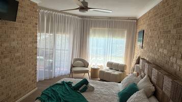 4 slaapkamers, een strijkplank/strijkijzer, gratis wifi, beddengoed