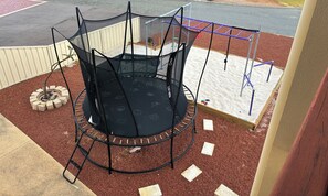 Property grounds - Escape to our seaside retreat, Family friendly,ocean views, and pristine beaches (Cervantes)
