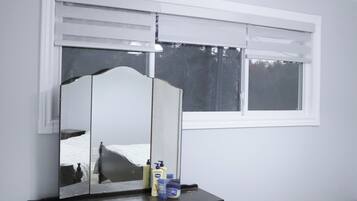 4 bedrooms, WiFi, bed sheets