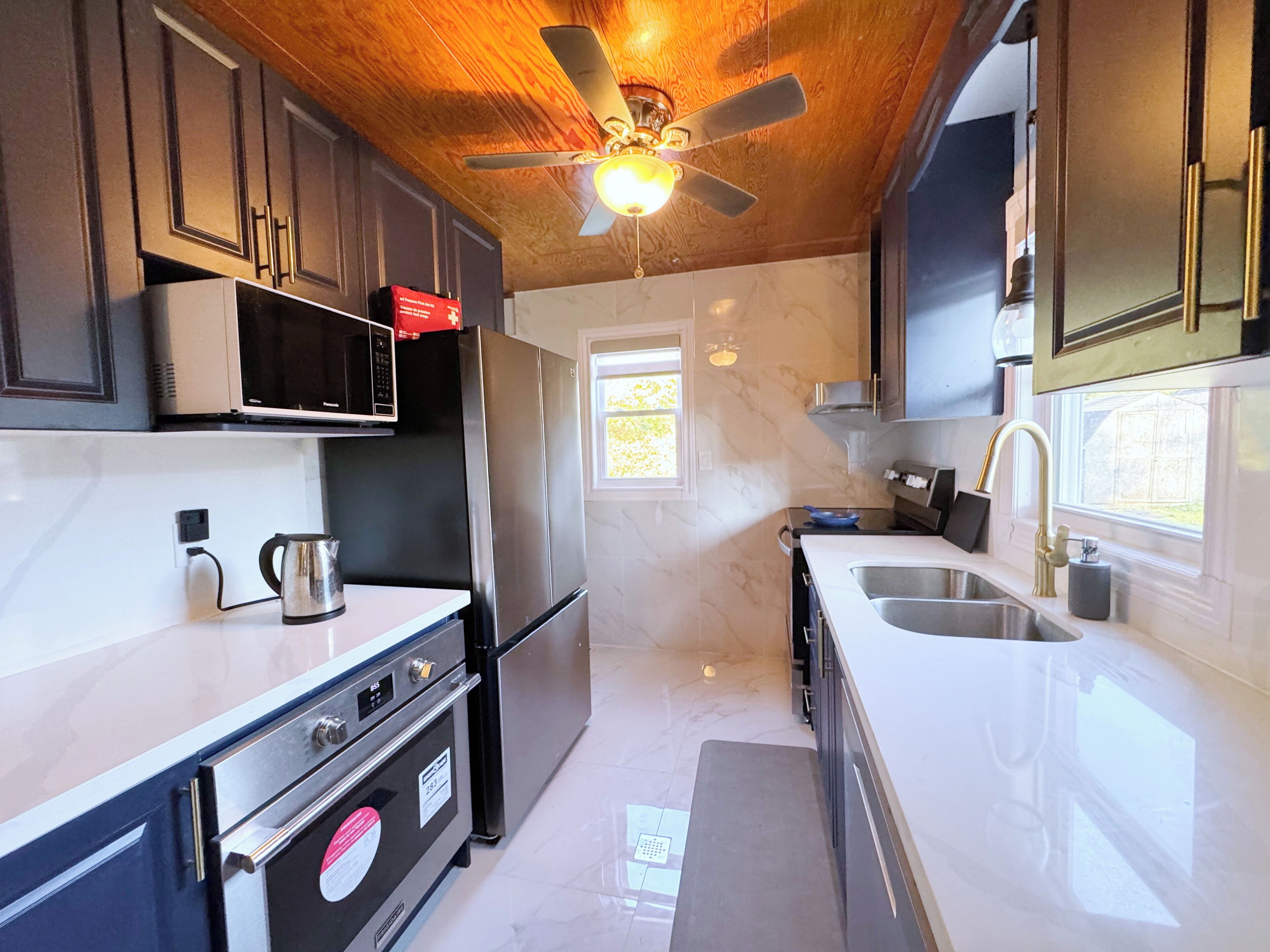 ثلاجة، ميكروويف، فرن، موقد طهي مسطح