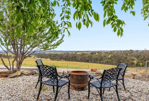 Mia Springs • Pool Oasis in Heathcote Wine Country