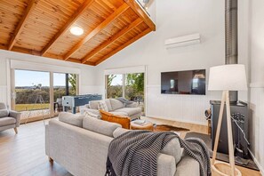 Télévision, cheminée