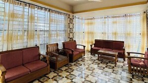 Lobby sitting area - Ruilui Holiday (Sajek)