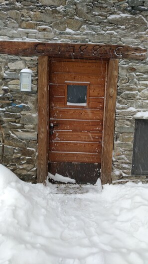 Exterior detail - TRUE ALPINE RUSTIC (Madesimo)