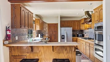 Micro-ondes, four, plaque de cuisson, lave-vaisselle