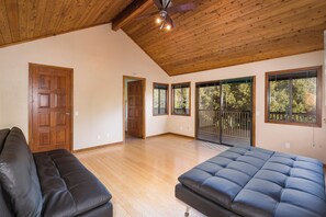 4 slaapkamers, een strijkplank/strijkijzer, wifi, beddengoed