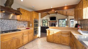 Mikrobølgeovn, ovn, kogeplade, opvaskemaskine