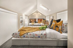 4 bedrooms, desk, iron/ironing board, travel cot
