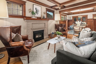 Refined Wallingford Craftsman • Perfect Family Retreat near Parks, Zoo & UW