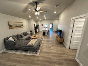 Smart TV - Fantastic NEW 3-bedroom house with AC in Lubbock!  Ten minutes from Texas Tech! (lubbock)