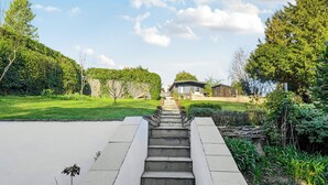 Unclassified image, 5 of 19, button - 4 bedroom accommodation in Frogham, Fordingbridge (Frogham, Fordingbridge)