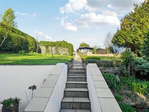 Property grounds - 4 bedroom accommodation in Frogham, Fordingbridge (Frogham, Fordingbridge)