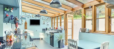 Dishwasher, high chair