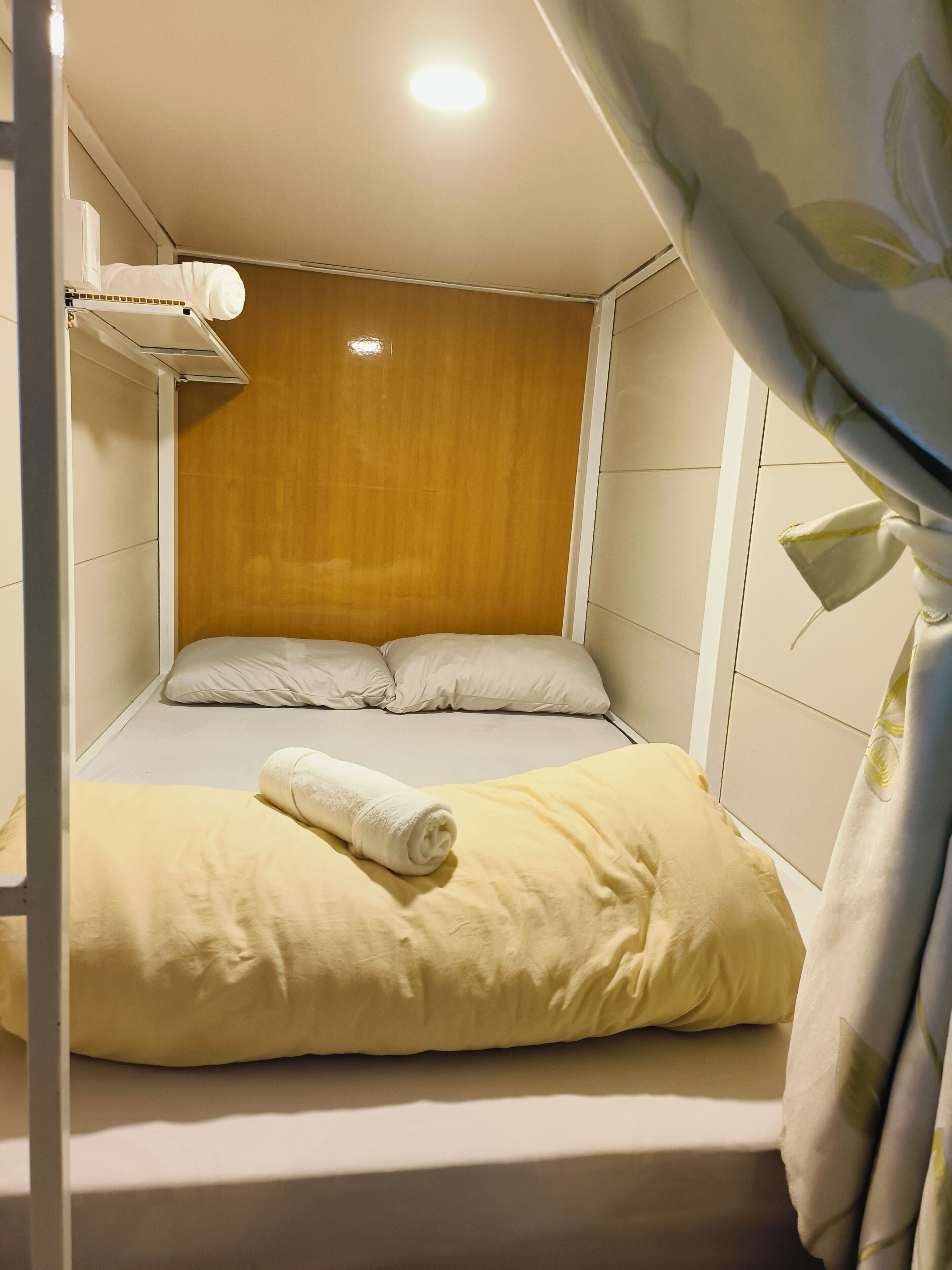 笔记本电脑工作区、遮光窗帘、熨斗/熨板、免费 WiFi