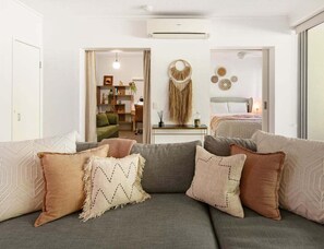 Desk, iron/ironing board, WiFi, bed sheets - Luxury 2BR Retreat + Workspace in Teneriffe (Brisbane)