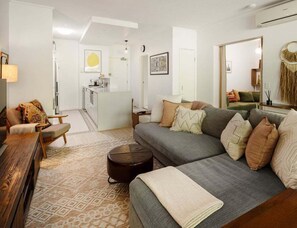 TV, offices - Luxury 2BR Retreat + Workspace in Teneriffe (Brisbane)