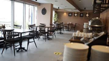 Esmorzar diari d'estil bufet gratuït