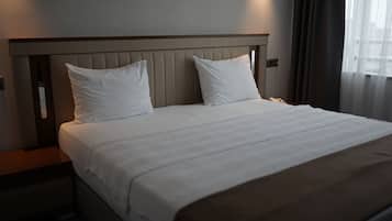 Double Room | In-room safe, desk, iron/ironing board, free WiFi