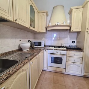 Microondas, horno y parrilla de estufa 