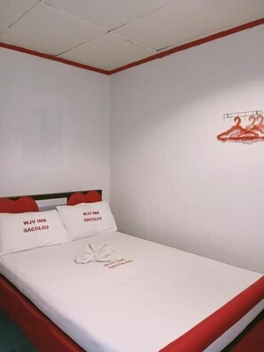 Standard Room | Desk