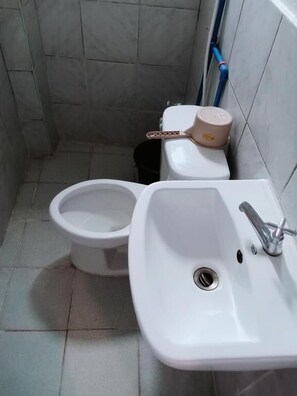 Chambre Standard | Salle de bain | Serviettes fournies