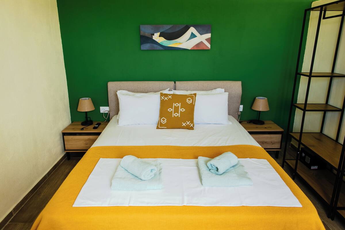 Deluxe House, Kitchen, Sea View | In-room safe, iron/ironing board, free WiFi