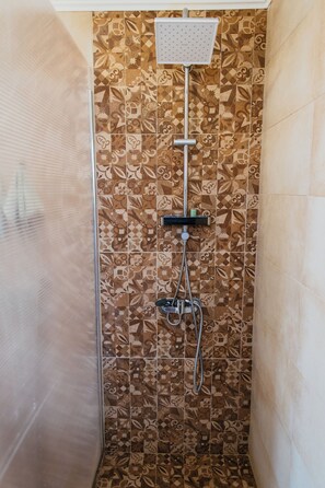 Deluxe House, Kitchen, Sea View | Bathroom