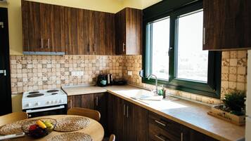 Deluxe House, 1 Bedroom, Kitchen, Sea View | Private kitchen