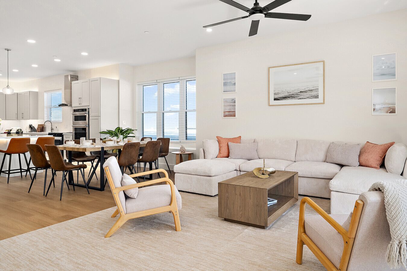 Fernseher, Tischfußball, Bücher