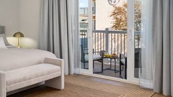 5 habitaciones, escritorio, tabla de planchar con plancha y wifi