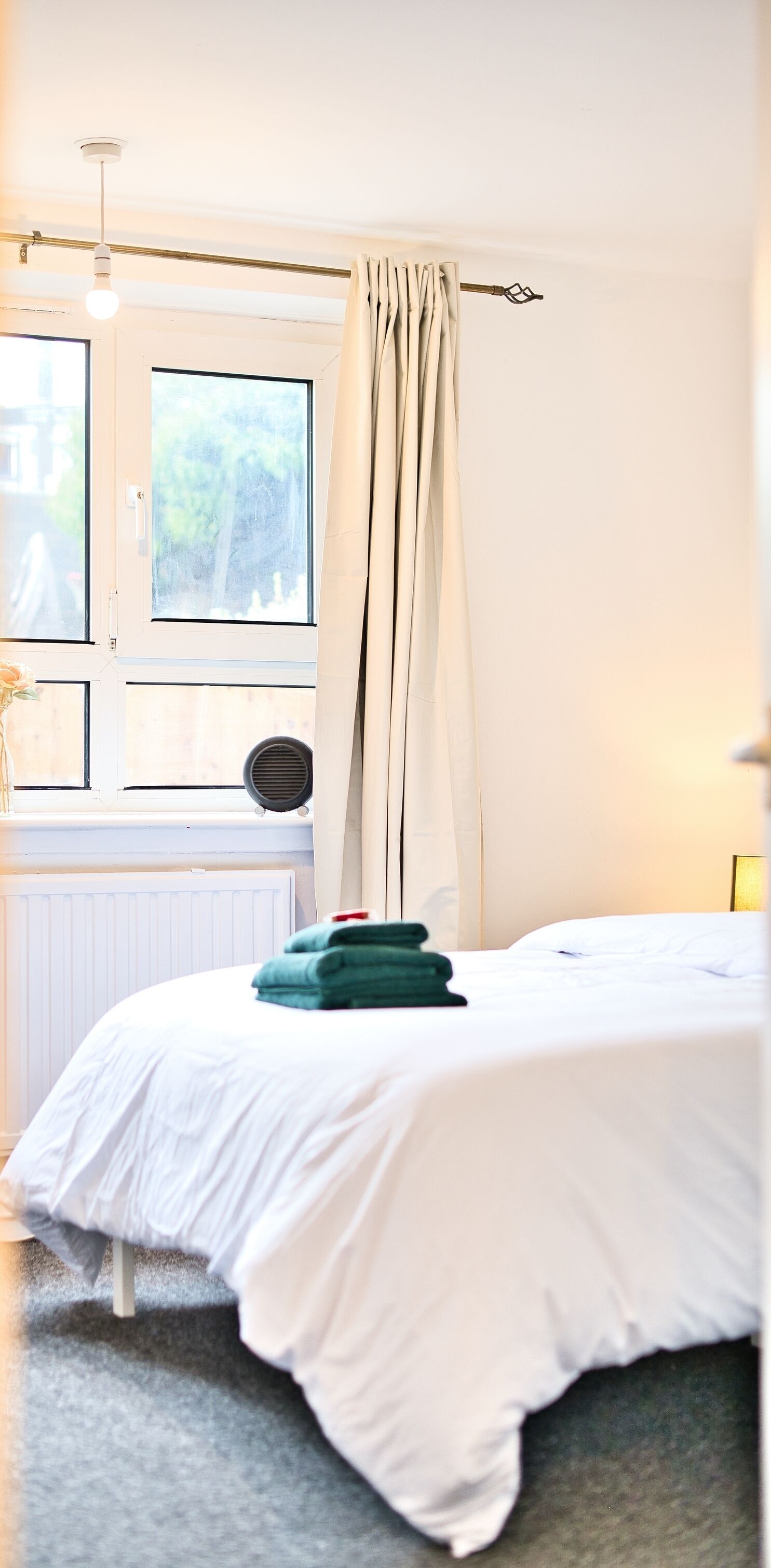 2 bedrooms, iron/ironing board, bed sheets