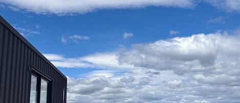 Deluxe Studio, 1 Katil Raja (King), River View | Teres/patio