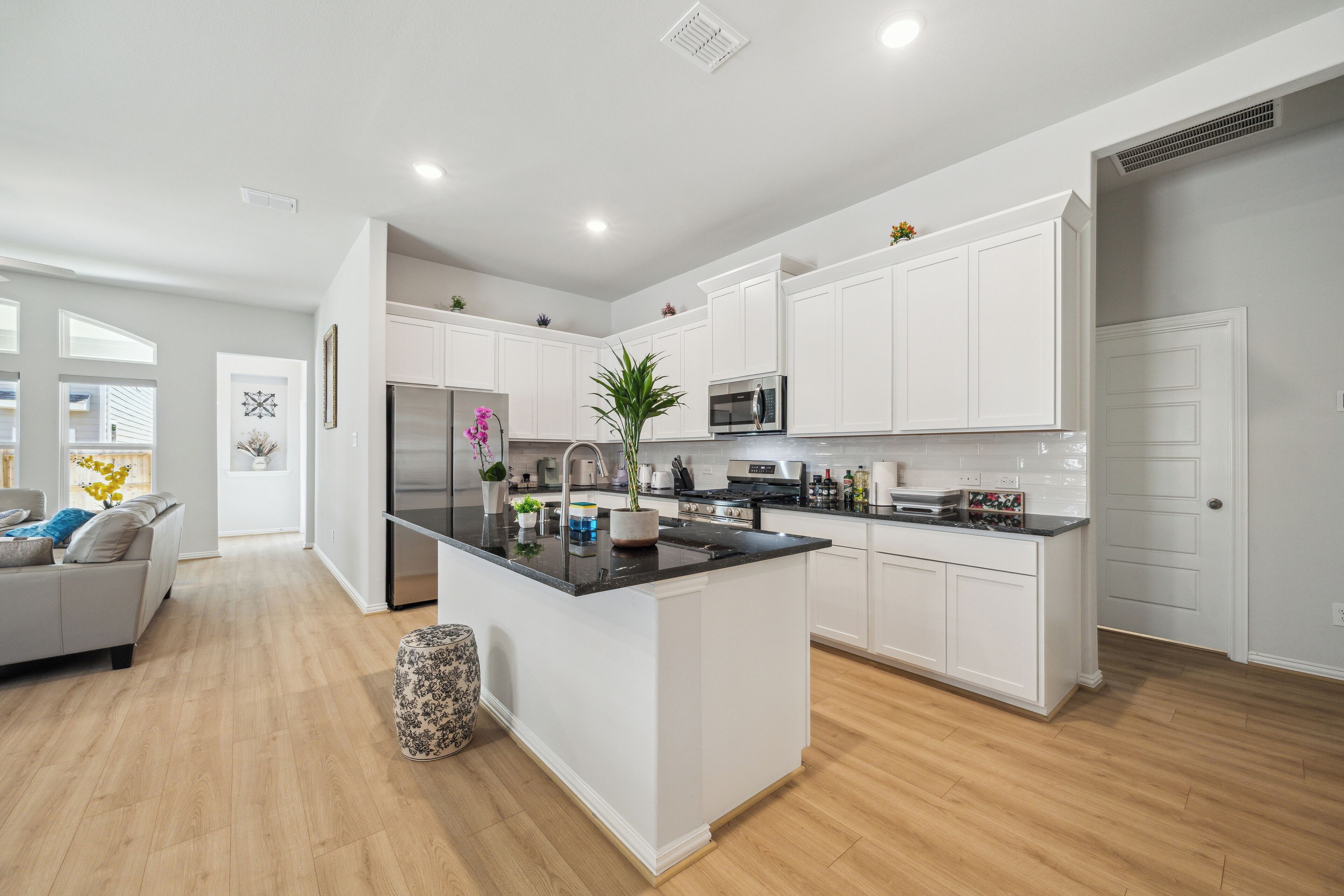 Micro-ondes, four, plaque de cuisson, lave-vaisselle