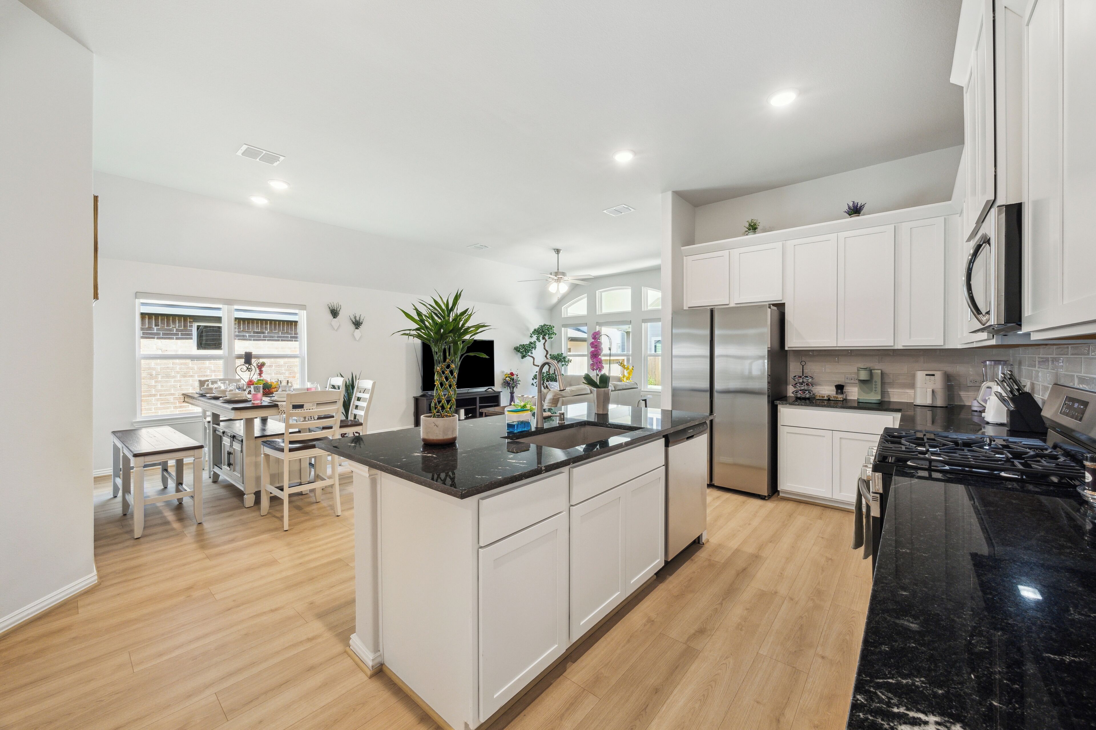 Microonde, forno, piano cottura, lavastoviglie