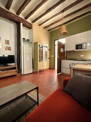 Smart-tv och eldstad