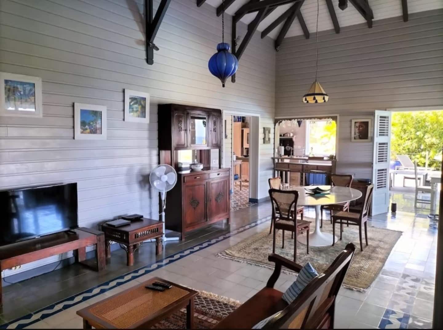 Villa – classic, terrasse | Oppholdsområde | TV