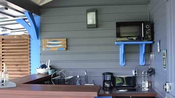 Classic Apartment, Patio | Private kitchen