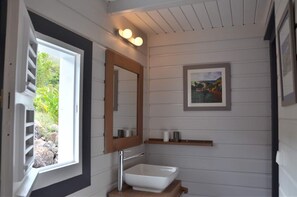 Comfort Apartment, Patio | Bathroom