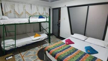 8 dormitorios, tabla de planchar con plancha, Internet y ropa de cama