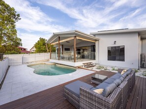 Pool - Sunnybank Hills Retreat 4BR Home w/ Pool &Backyard (Sunnybank Hills)