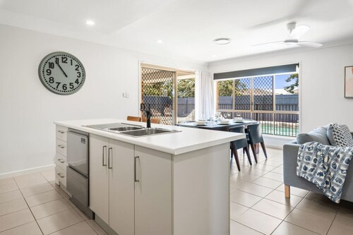 Cozy Family Home near Shops & Transport | W/ Pool