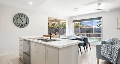 Cozy Family Home near Shops & Transport | W/ Pool