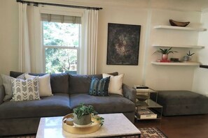 Living area - Urban Charm - NW Pearl/Nob Hill (Portland)
