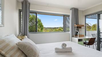 Desk, iron/ironing board, WiFi, bed sheets