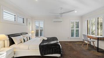 Desk, iron/ironing board, WiFi, bed sheets