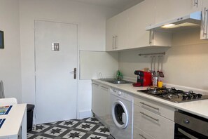 Mikrobølgeovn, ovn og kokeplater