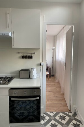 Mikrobølgeovn, ovn og kokeplater